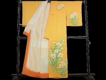 1970s Hofuku Kimono with Floral Design – US Medium